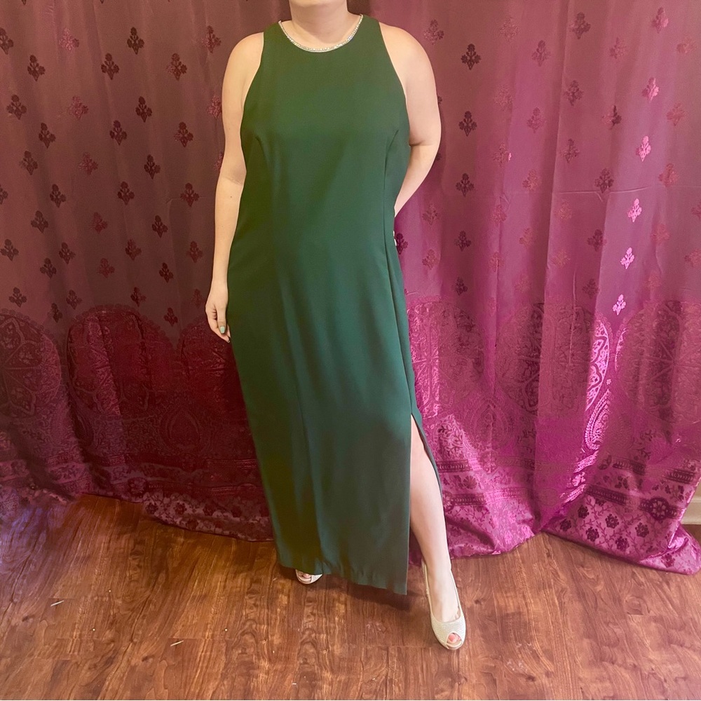 VTG Green Rhinestone Neckline High Slit A Line Plus Gown Size 22 NWOT